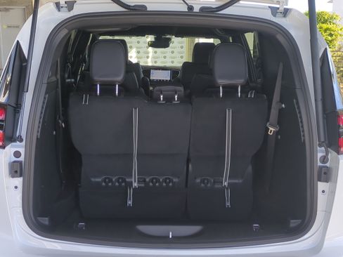 New 2026 Chrysler Pacifica Select image 13