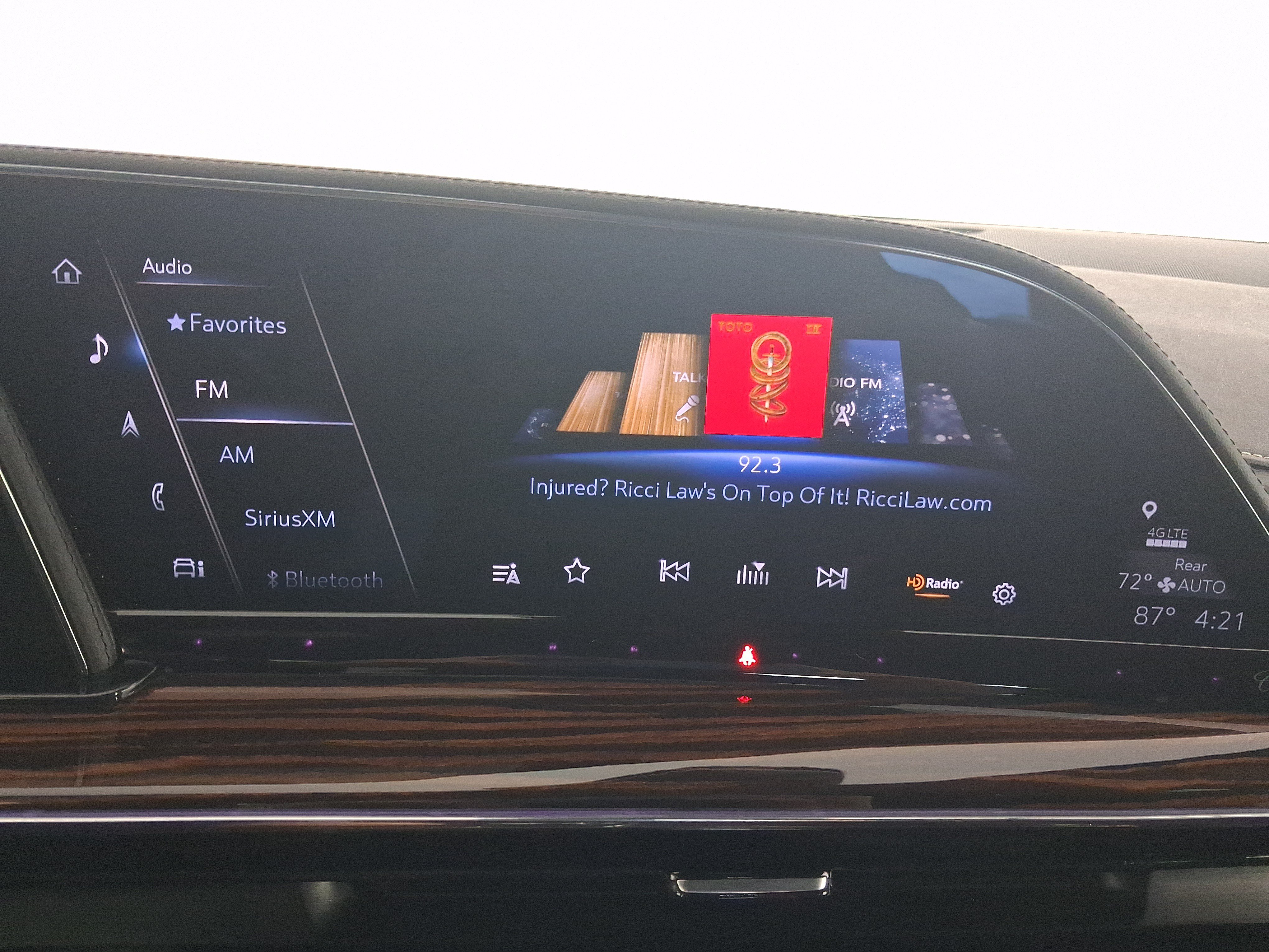 Used 2022 Cadillac Escalade Premium Luxury AWD/4WD image 23