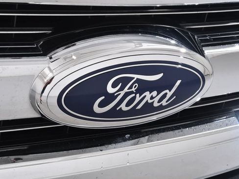 Used 2015 Ford F150 Lariat w/ Equipment Group 502A Luxury AWD/4WD image 20