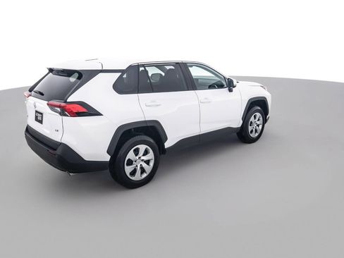 Used 2022 Toyota RAV4 LE FWD image 5