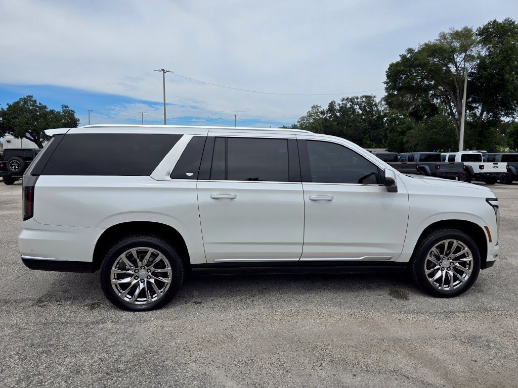 Used 2025 Cadillac Escalade ESV Premium Luxury w/ LPO, Radiant Package AWD/4WD image 7