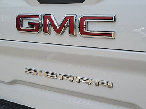 Used 2024 GMC Sierra 2500 AT4 w/ AT4 Premium Plus Package AWD/4WD image 32