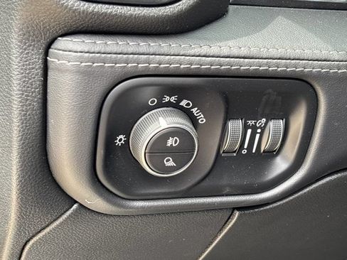 Used 2022 RAM 3500 Limited AWD/4WD image 29