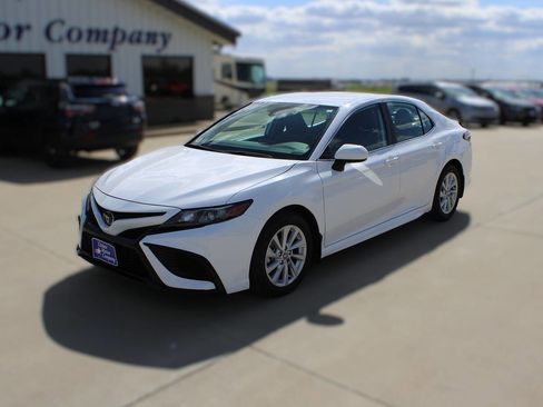 Used 2024 Toyota Camry SE FWD image 1