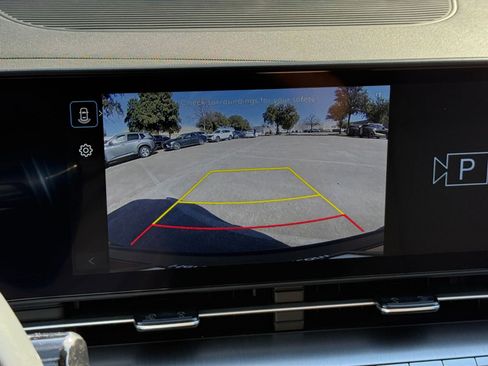 Used 2025 Hyundai Kona SEL image 17