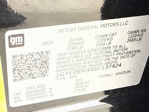 Used 2025 Cadillac XT4 Sport w/ LPO, Onyx Lite Package FWD image 33