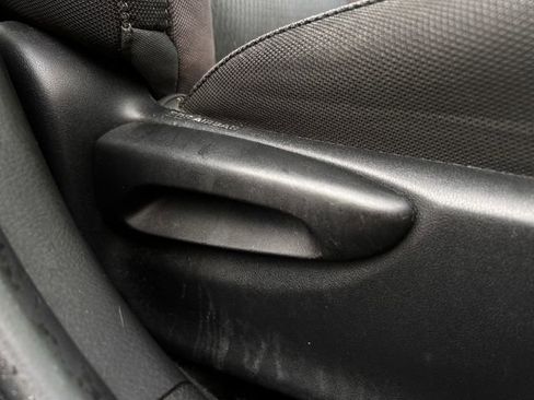 Used 2017 Toyota Corolla LE image 28