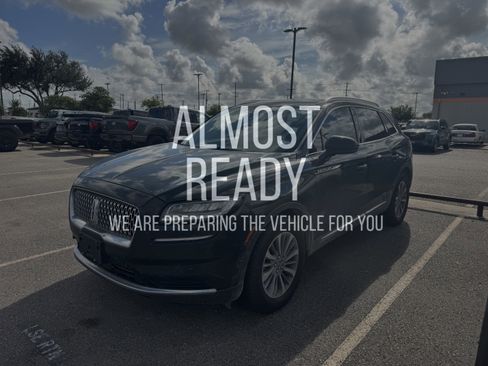 Used 2022 Lincoln Nautilus Reserve FWD image 2