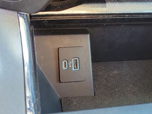 Used 2023 Ford F150 Lariat AWD/4WD image 29