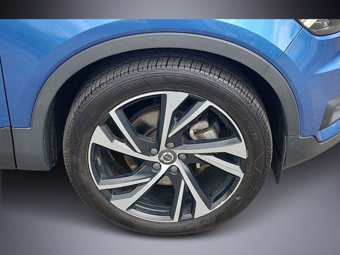 Used 2021 Volvo XC40 T5 R-Design w/ Climate Package AWD/4WD image 8