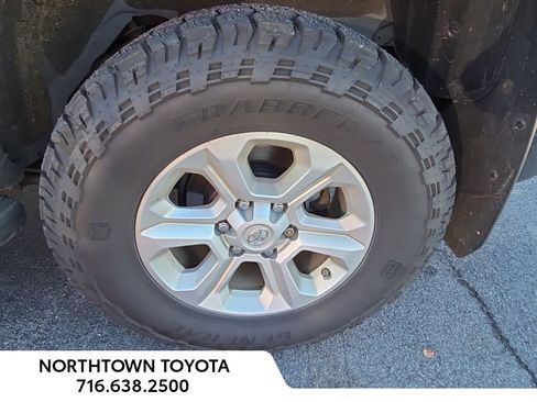Used 2017 Toyota 4Runner SR5 Premium image 11