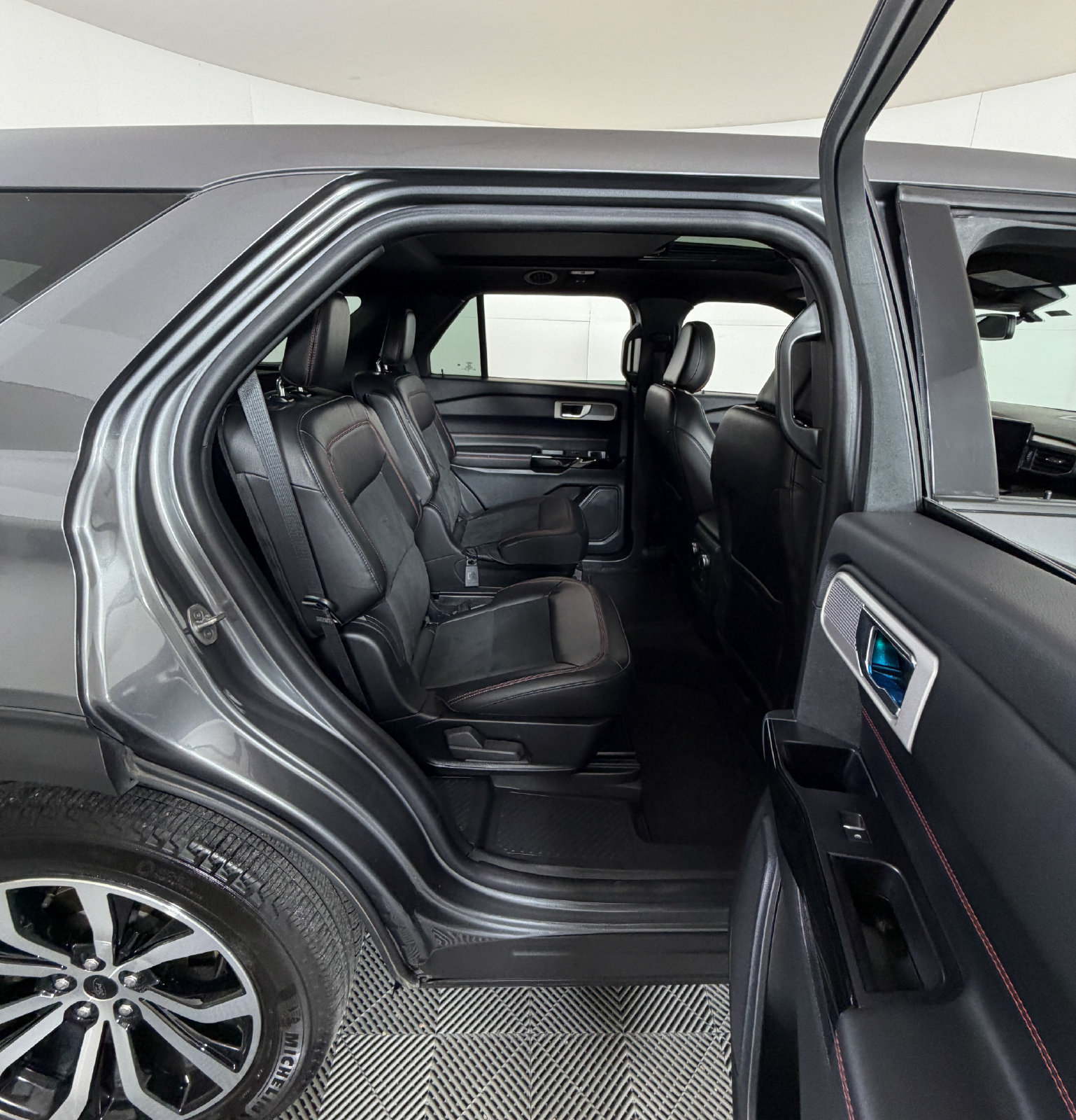 Used 2022 Ford Explorer ST-Line RWD image 5