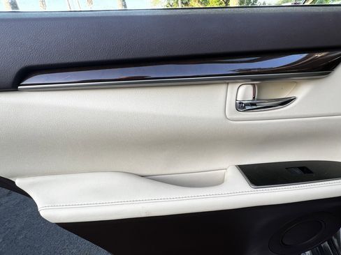 Used 2017 Lexus ES 350 w/ Premium Package image 30