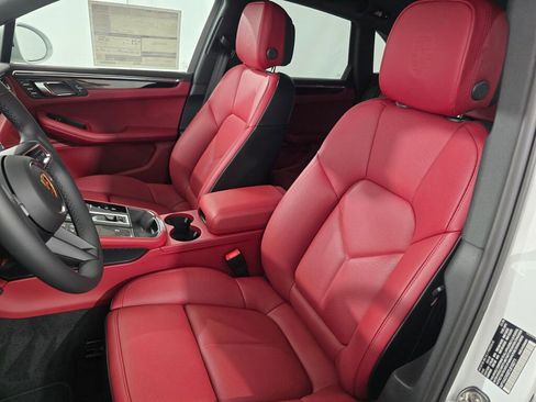 New 2026 Porsche Macan AWD/4WD image 5