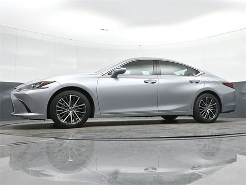 Used 2024 Lexus ES 350 w/ Premium Package image 16
