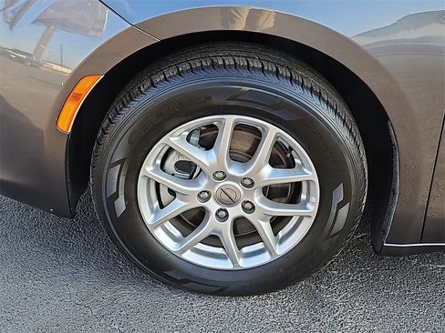 Used 2023 Chrysler Voyager LX image 13