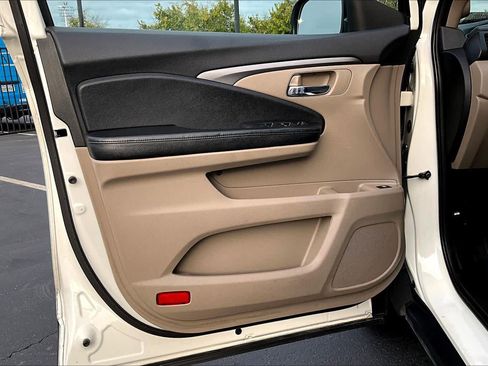 Used 2017 Honda Pilot EX image 25