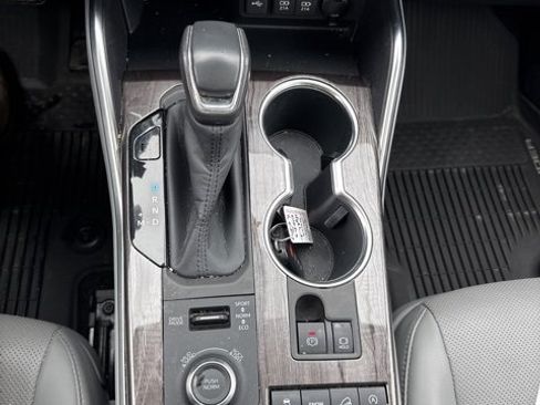 Used 2020 Toyota Highlander Limited image 11