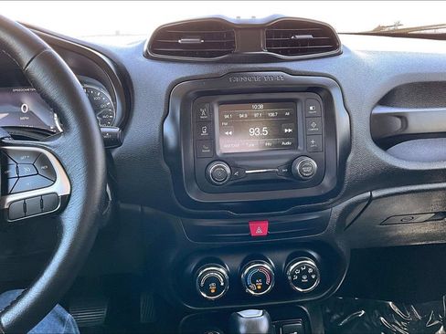 Certified 2016 Jeep Renegade Trailhawk AWD/4WD image 35