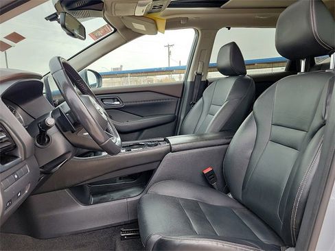 Used 2022 Nissan Rogue SL w/ SL Premium Package image 12