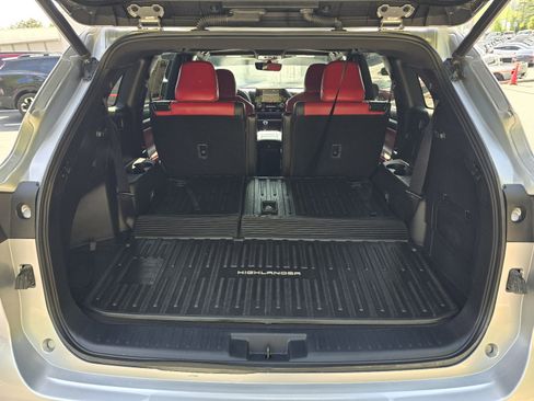 Used 2021 Toyota Highlander XSE AWD/4WD image 25