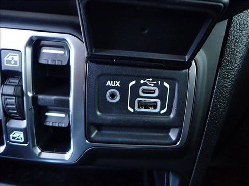 New 2025 Jeep Gladiator Sport image 18