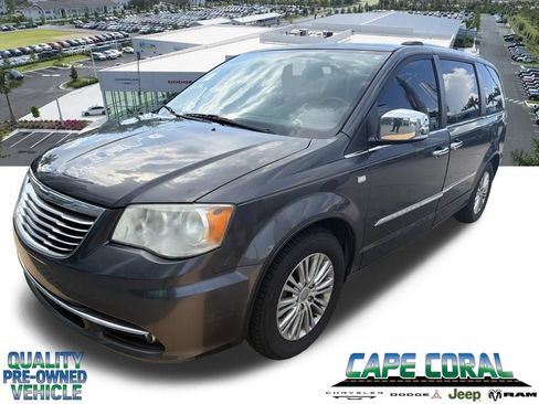 Used 2014 Chrysler Town & Country Touring-L FWD image 1