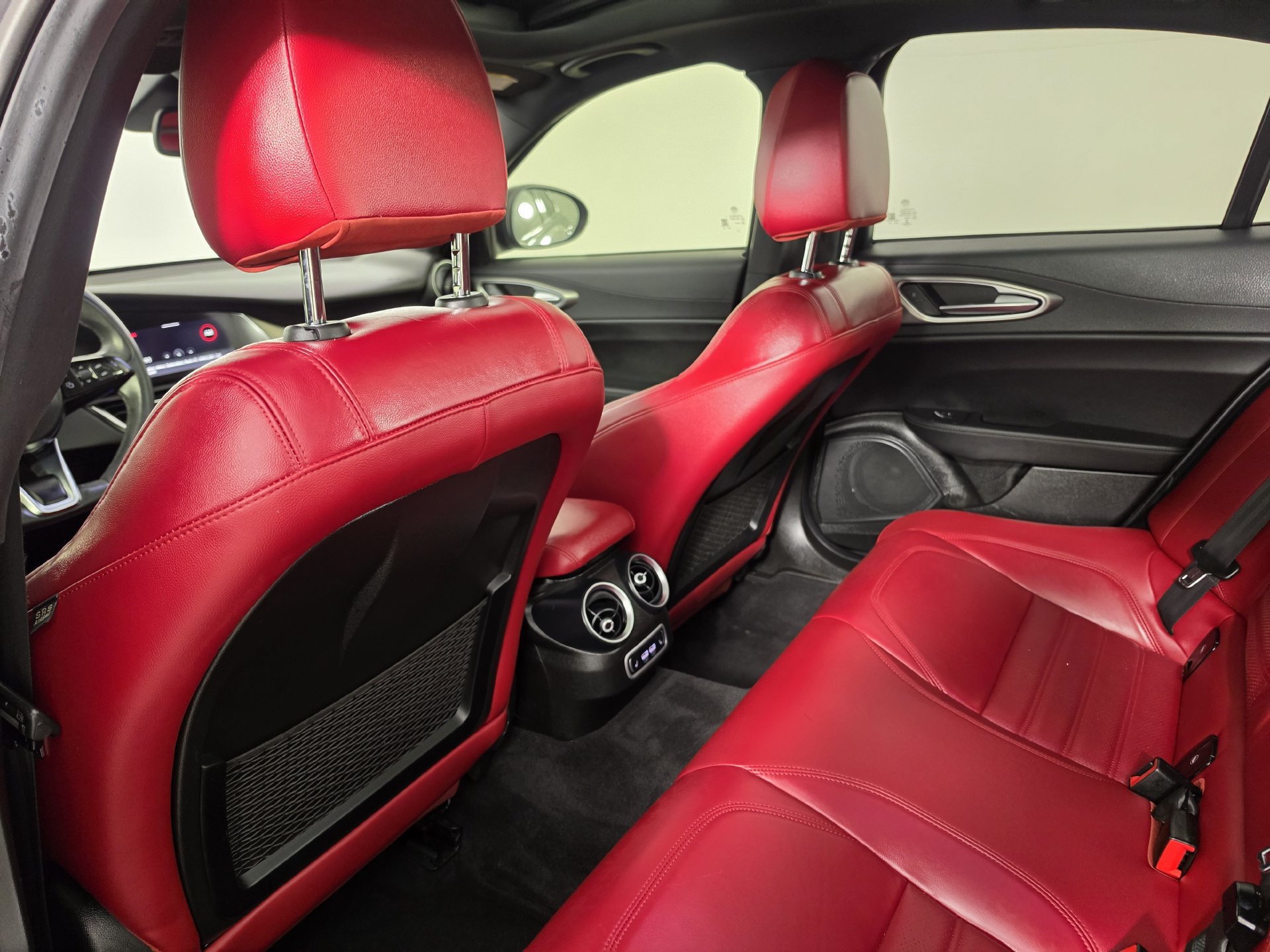 Used 2024 Alfa Romeo Giulia Ti w/ Performance Driving Package RWD image 27
