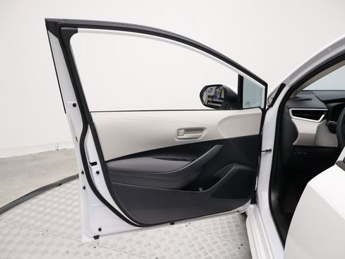 Certified 2025 Toyota Corolla LE image 16