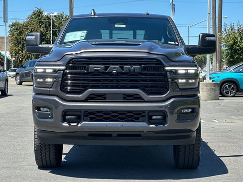 New 2026 RAM 2500 Laramie AWD/4WD image 9