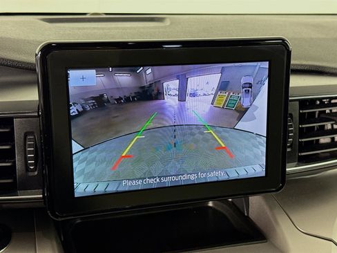 Used 2022 Ford Explorer XLT w/ Equipment Group 202A image 15