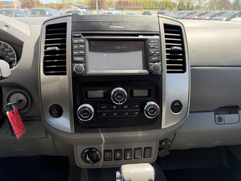 Used 2019 Nissan Frontier SL AWD/4WD image 8