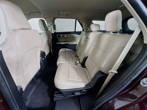 Used 2022 Ford Explorer XLT w/ Equipment Group 202A image 21