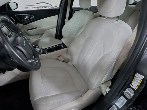 Used 2015 Chrysler 200 Limited w/ Convenience Group image 10