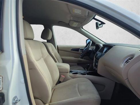 Used 2017 Nissan Pathfinder SV image 16