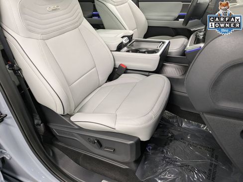 Used 2025 Ford Expedition Platinum w/ Platinum Ultimate Package AWD/4WD image 29