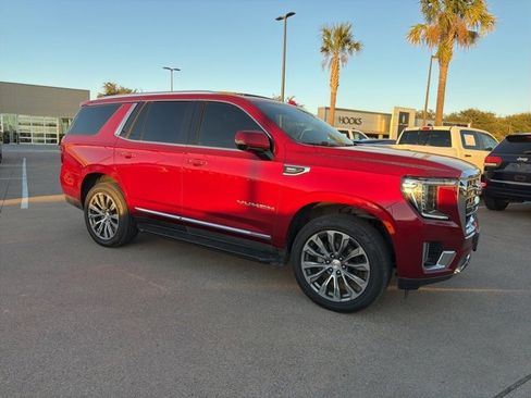 Used 2021 GMC Yukon SLT w/ SLT Luxury Plus Package image 3