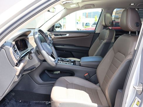 Used 2024 Volkswagen Atlas SEL AWD/4WD image 24