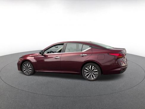Used 2025 Nissan Altima 2.5 SV FWD image 9