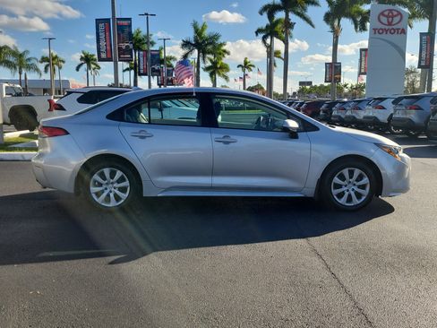 Used 2025 Toyota Corolla LE image 13