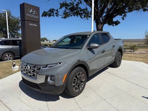 Used 2023 Hyundai Santa Cruz SE FWD image 1