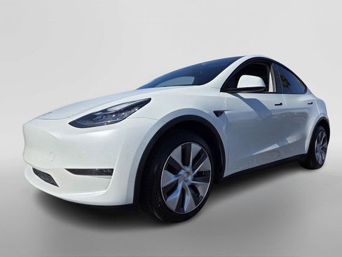 Used 2023 Tesla Model Y Long Range AWD/4WD image 8