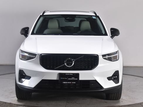 Used 2023 Volvo XC40 B5 Ultimate w/ Protection Package Premier AWD/4WD image 8