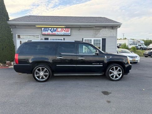 Used 2013 Cadillac Escalade ESV Luxury image 1
