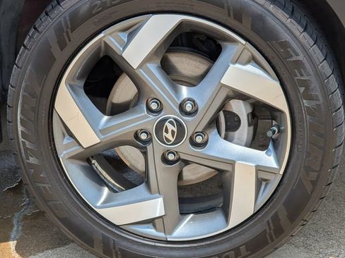 Used 2023 Hyundai Venue SEL FWD image 10