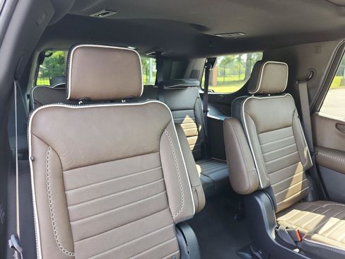 Certified 2025 GMC Yukon Denali Ultimate AWD/4WD image 11