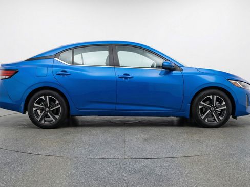 Used 2025 Nissan Sentra SV FWD image 11