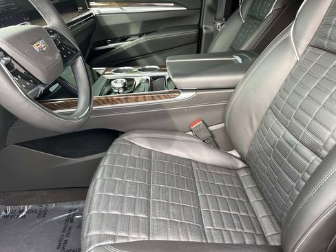 Used 2025 Cadillac Escalade Sport Platinum w/ LPO, ONYX Package image 30