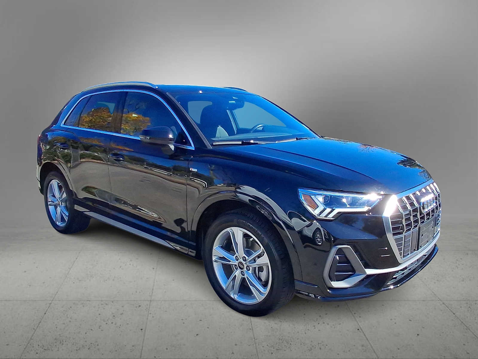 Used 2024 Audi Q3 2.0T Premium w/ Convenience Package AWD/4WD image 2