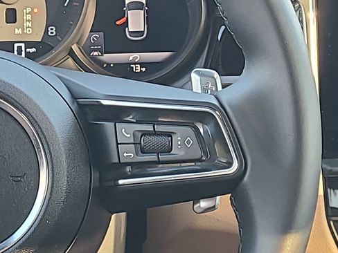 Used 2025 Porsche Macan Base image 26